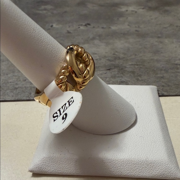 Gold-Tone Fashion Women's Ring - Picture 3 of 3